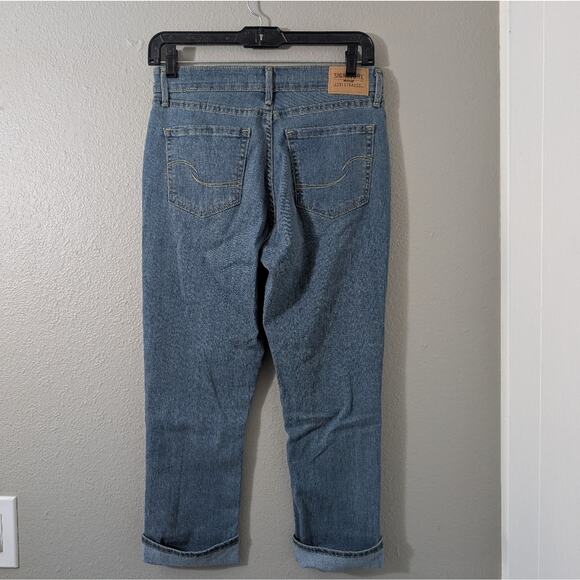 Signature by Levi Strauss Light Blue Cropped Jeans - Picture 3 of 6